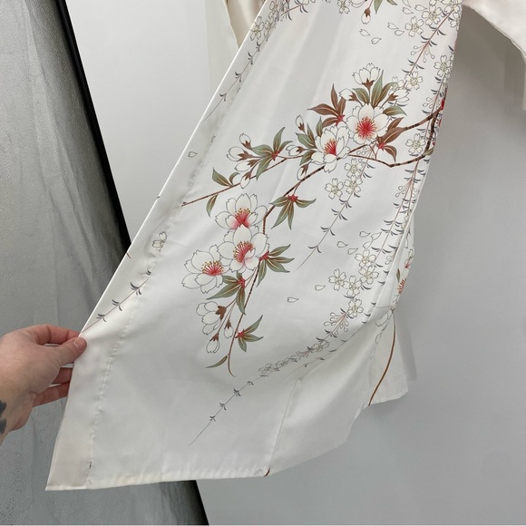 Vintage Kimono Women One Size Japanese White Poly Floral Coverup Asian Botanical - Picture 6 of 11